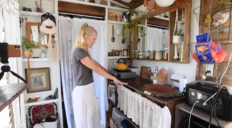 The savvy DIY fan showed off the kitchen