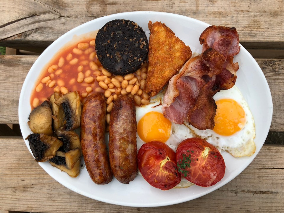 A full English breakfast should not contain hash browns - claim experts