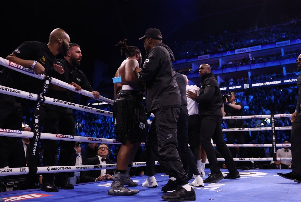 Things were quickly cooled after the two boxers went head to head after the final bell