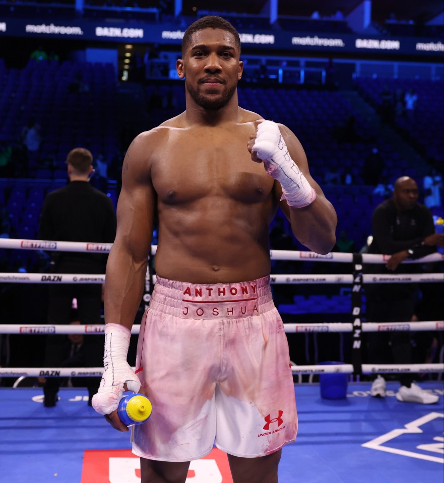 Anthony Joshua eventually won it 118-111, 117-111 and 117-111 on the judges’ scorecards