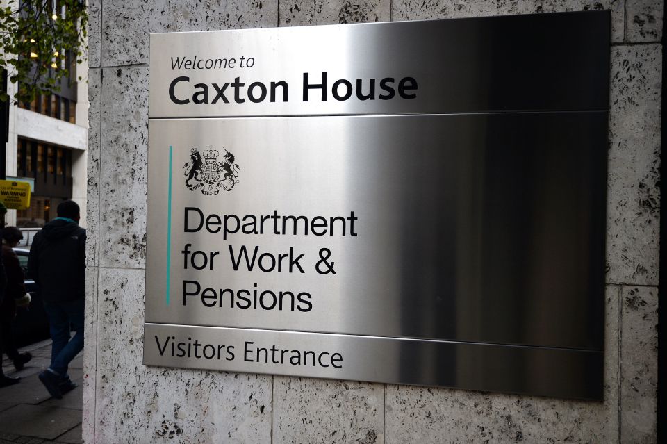 Warning to thousands on Universal Credit forced to pay back cash over DWP errors