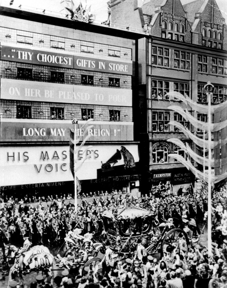 Queen Elizabeth passes on 1953 coronation route