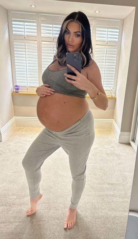 Amy - seen here at 36 weeks - kept fans updated with her progress