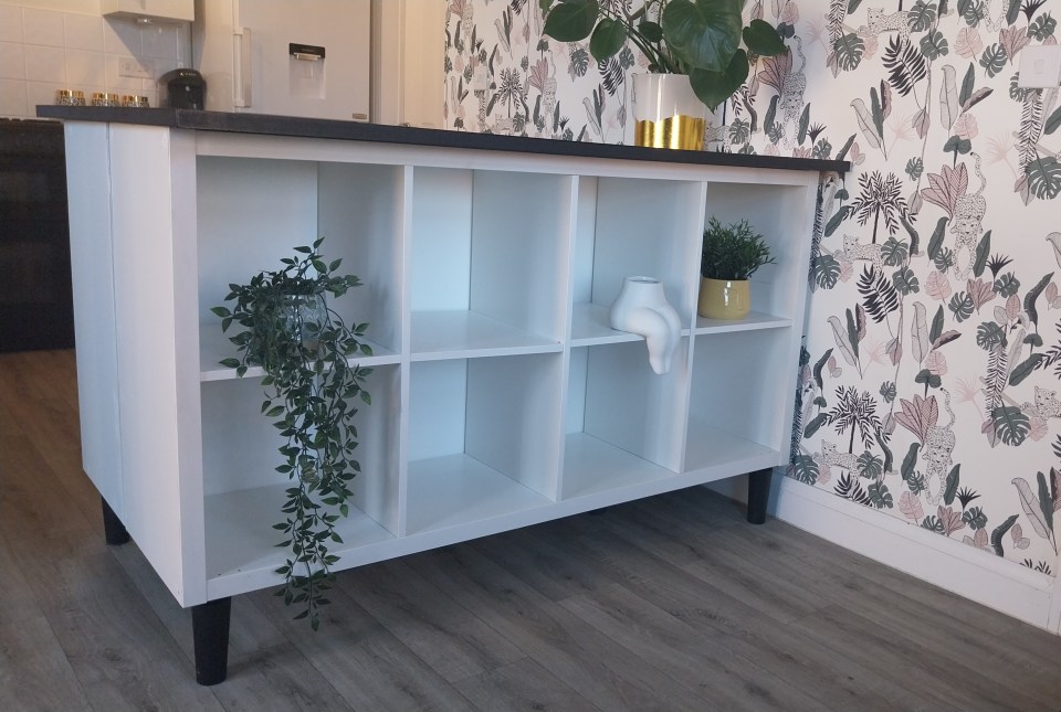 Emily Hume took to Facebook to share how she made a posh kitchen island for her home for just £20