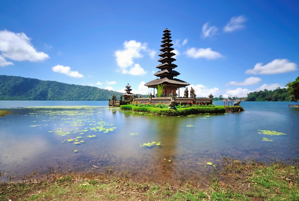 Discover beautiful temples in Indonesia