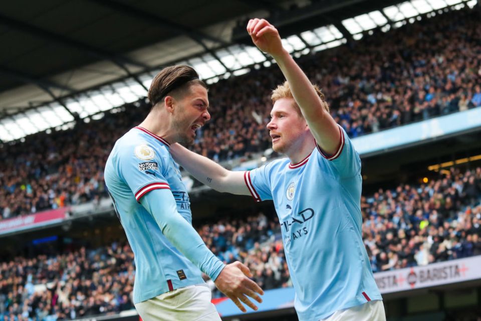 MANCHESTER, ENGLAND - APRIL 01: Kevin De Bruyne of Manchester City celebrates with Jack Grealish after scoring his side's second goal during the Premier League match between Manchester City and Liverpool FC at Etihad Stadium on April 01, 2023 in Manchester, England. (Photo by James Gill - Danehouse/Getty Images)