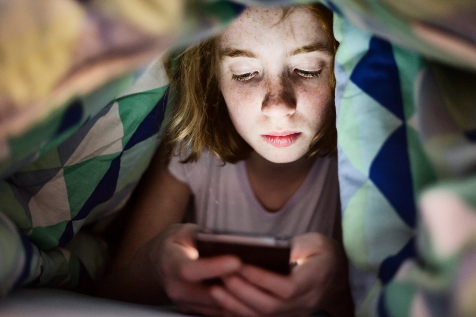 A campaign backed by experts and MPs calls on the government to take action to combat the digital dependence of kids