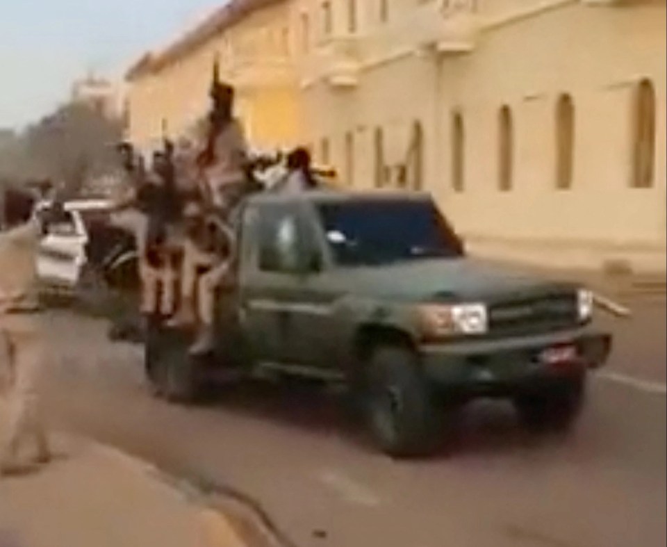 Mohamed Hamdan Dagalo and his rebels arrive at the Presidential Palace