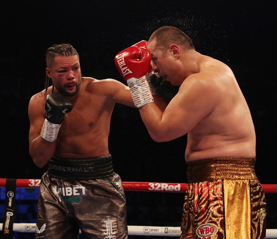 Zhang's straight lefts created serious swelling on the right eye of Joe Joyce