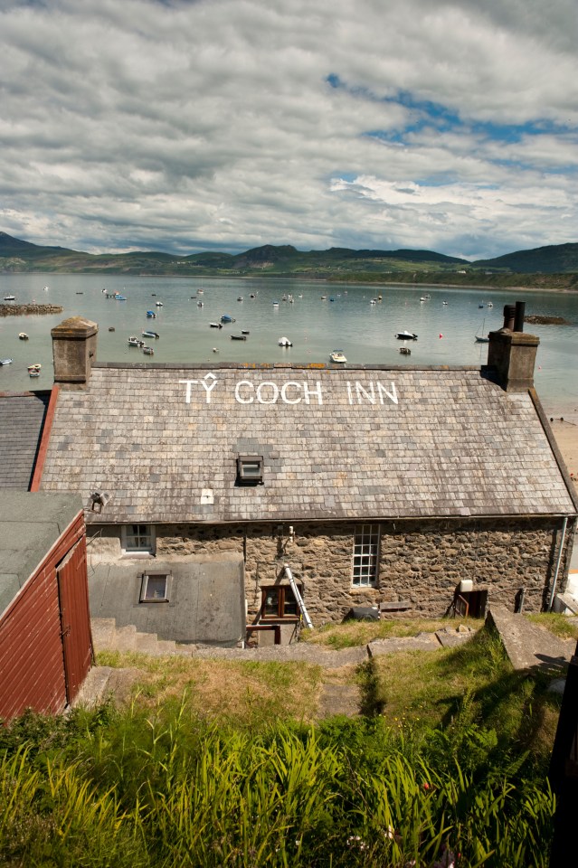 The Ty Coch Inn in Gwynedd, Wales is one of the top ten beach bars in the world