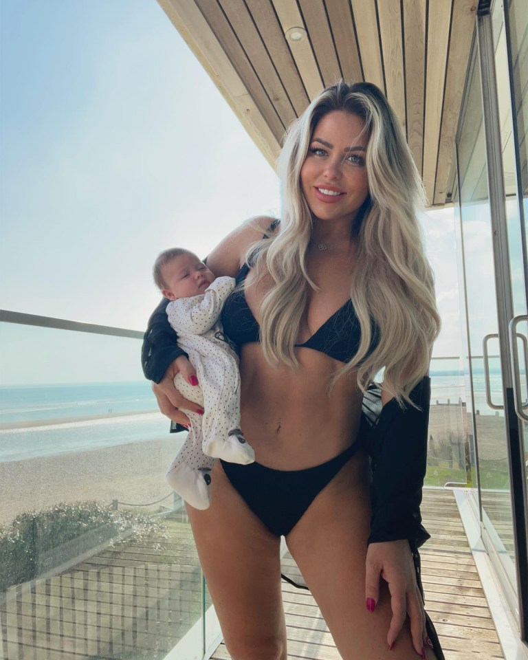 Bianca Gascoigne showed off her amazing figure as she posed with baby Blake Sunshine