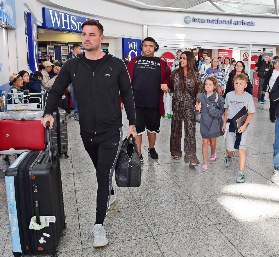 The mum-of-five was snapped with partner Carl Woods and children Harvey, Bunny and Jett