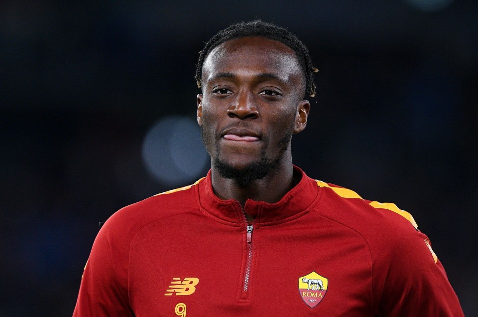 Napoli want Roma's Tammy Abraham as a replacement but face competition from an English side