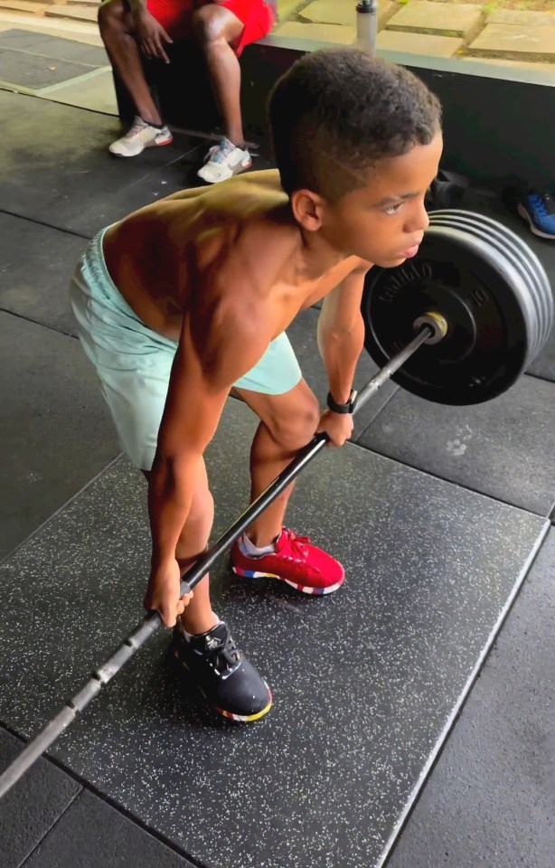 Cauzinho Neto can deadlift 92kg - despite only weighing 37kg