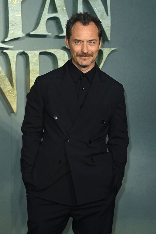 Jude Law looked dapper in an all black outfit