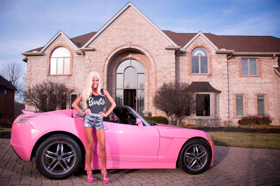 Nannette Hammond with her pink car and mansion - before her divorce