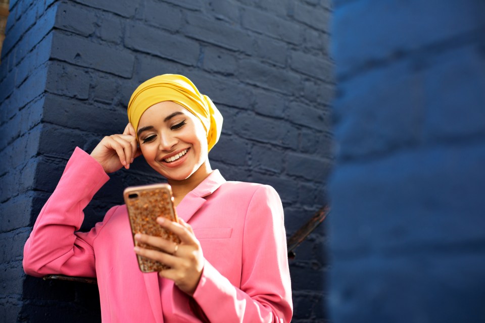 Religious headscarves and headwear are also permitted during visits