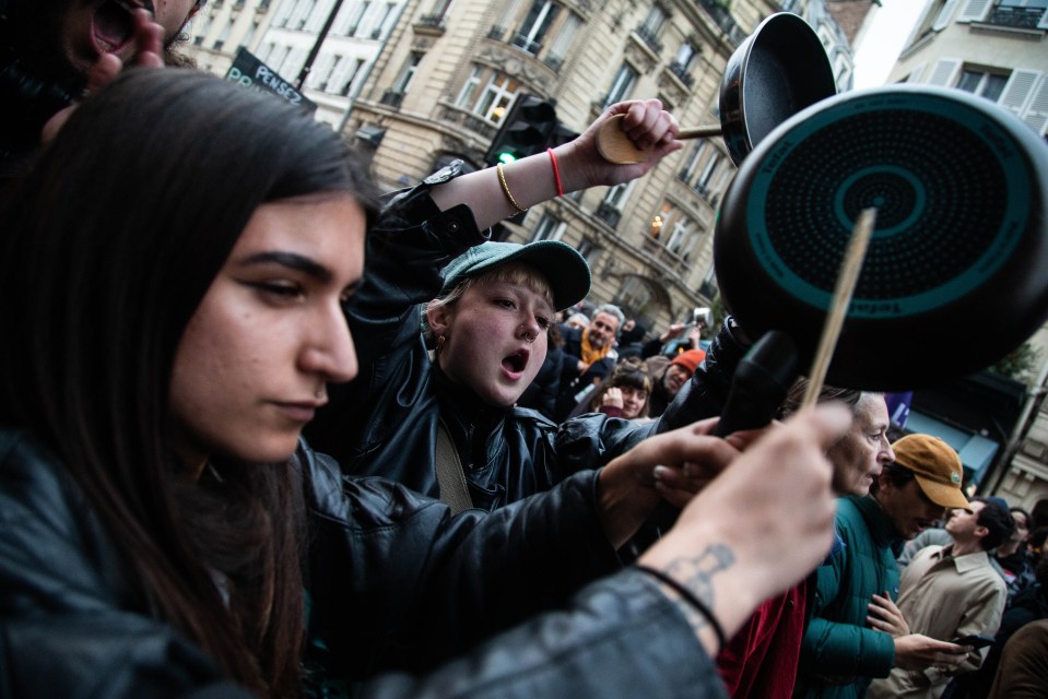 Parisians bang pots and pans in protest