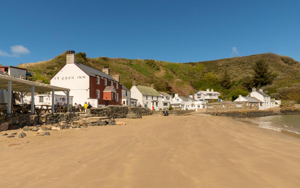 The pub offers views of the Irish Sea and is rated among pubs in Jamaica and Australia