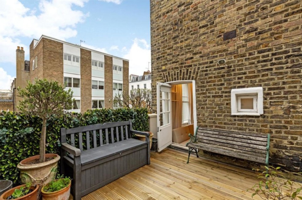 A private terrace outside completes the Sussex Street space