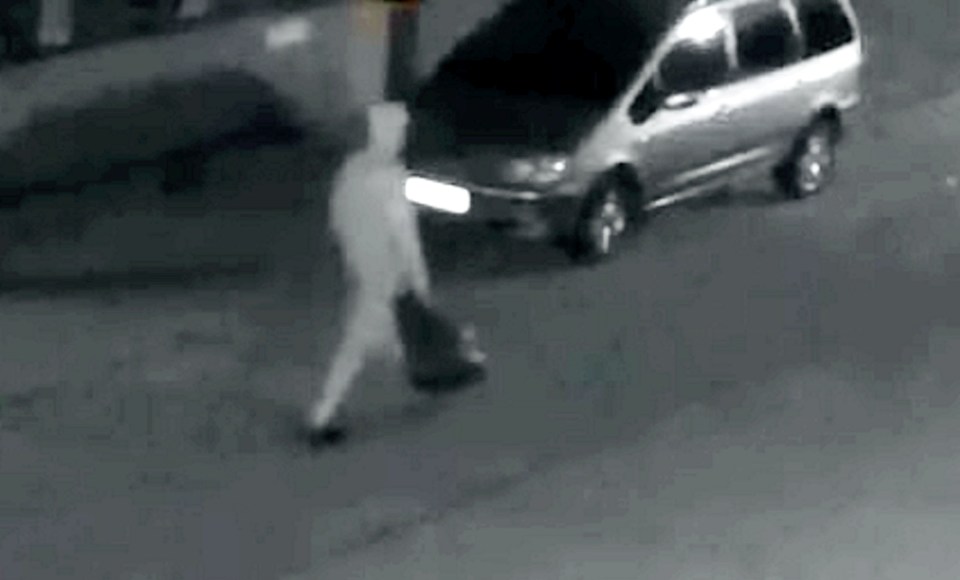 The monster can be seen on CCTV leaving Smita’s home after the killing