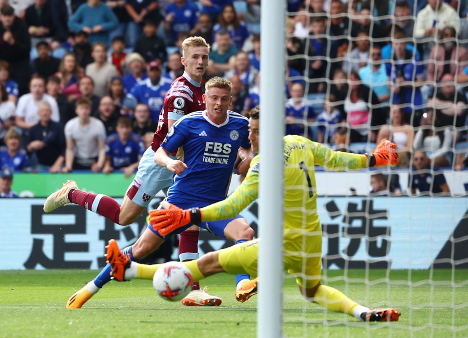 Harvey Barnes tucked in to fire Leicester ahead