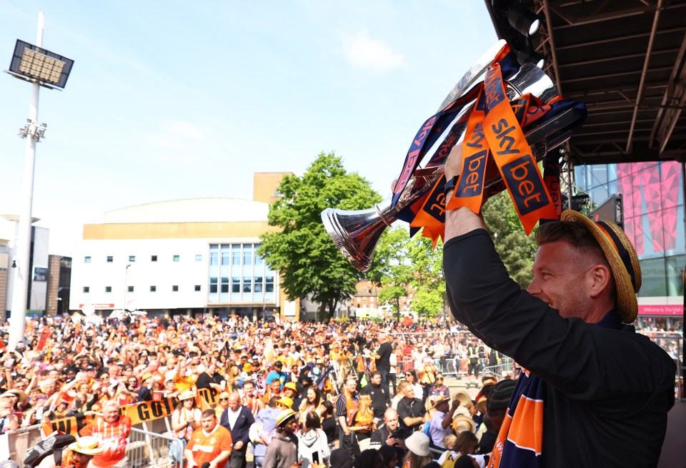 A large crowd of Luton fans turned out to congratulate the team’s achievement