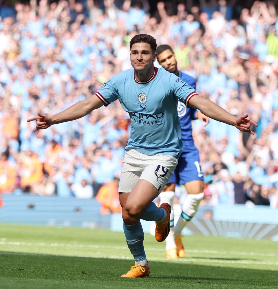 Man City beat Chelsea 1-0 thanks to a Julian Alvarez goal