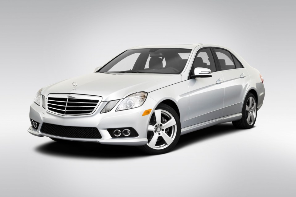 BD7K2X 2010 Mercedes-Benz E-Class E350 in Silver - Front angle view. Image shot 2009. Exact date unknown.