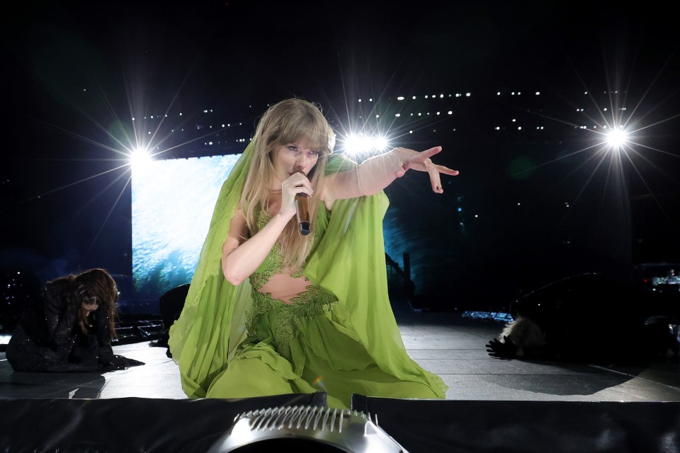 EAST RUTHERFORD, NEW JERSEY - MAY 27: EDITORIAL USE ONLY Taylor Swift performs onstage during "Taylor Swift | The Eras Tour" at MetLife Stadium on May 27, 2023 in East Rutherford, New Jersey. (Photo by Kevin Mazur/TAS23/Getty Images for TAS Rights Management)