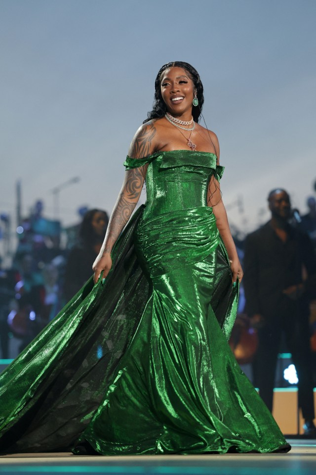 Tiwa Savage was a hit with the royals as she dazzled the crowd in her stunning green gown during her epic performance at the Coronation Concert