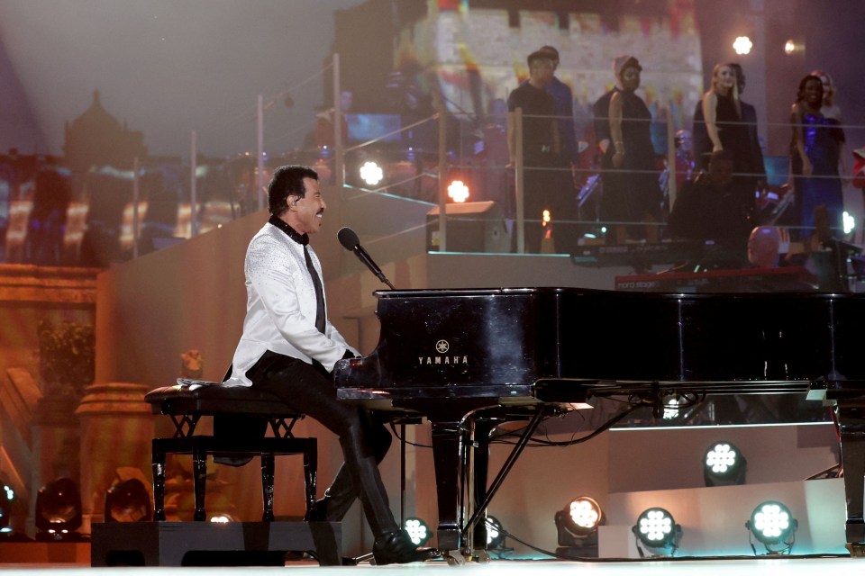 Lionel Richie performed his much-loved All Night Long as the Royals danced and sang along