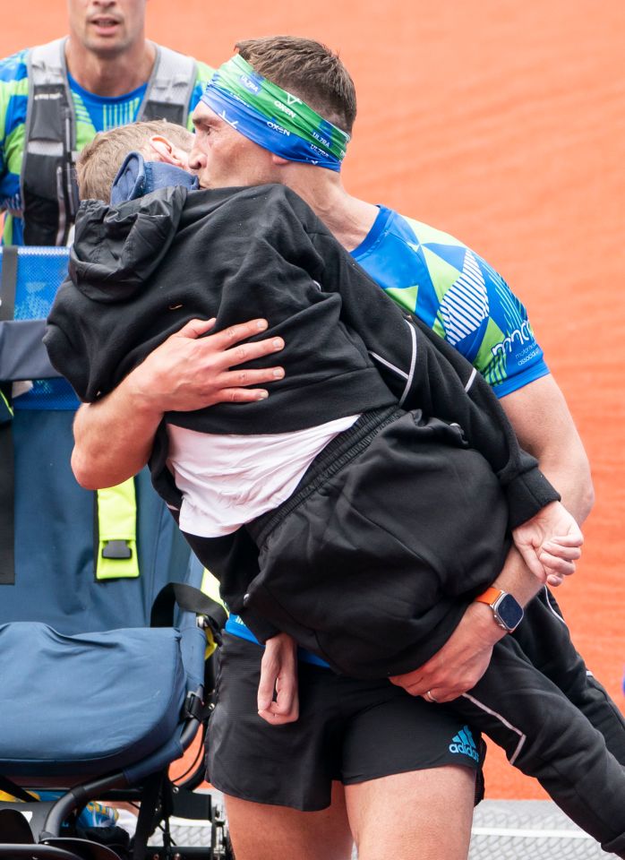 Kevin Sinfield carrying Rob Burrow over the finish line at the Leeds marathon is a glowing testament to the power of friendship