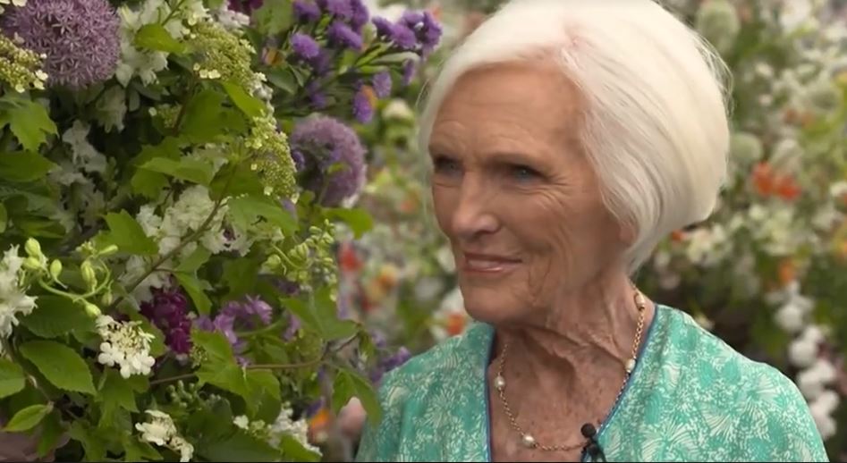 The pro told Mary Berry how you can make your shop-bought flowers last for longer