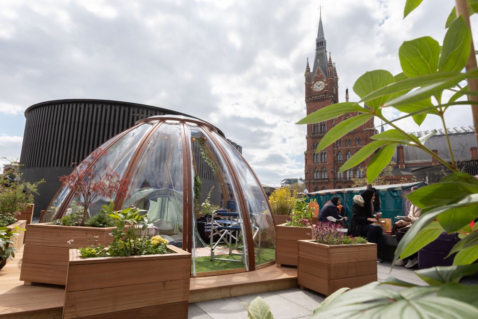 Relaxing in modern, transparent pods, holidaymakers can enjoy views of the iconic London skyline