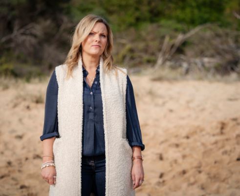 Riptide saw Newlyweds Alison (Jo Joyner) and Sean (Peter O’Brien) have their lives shattered after settling in Australia