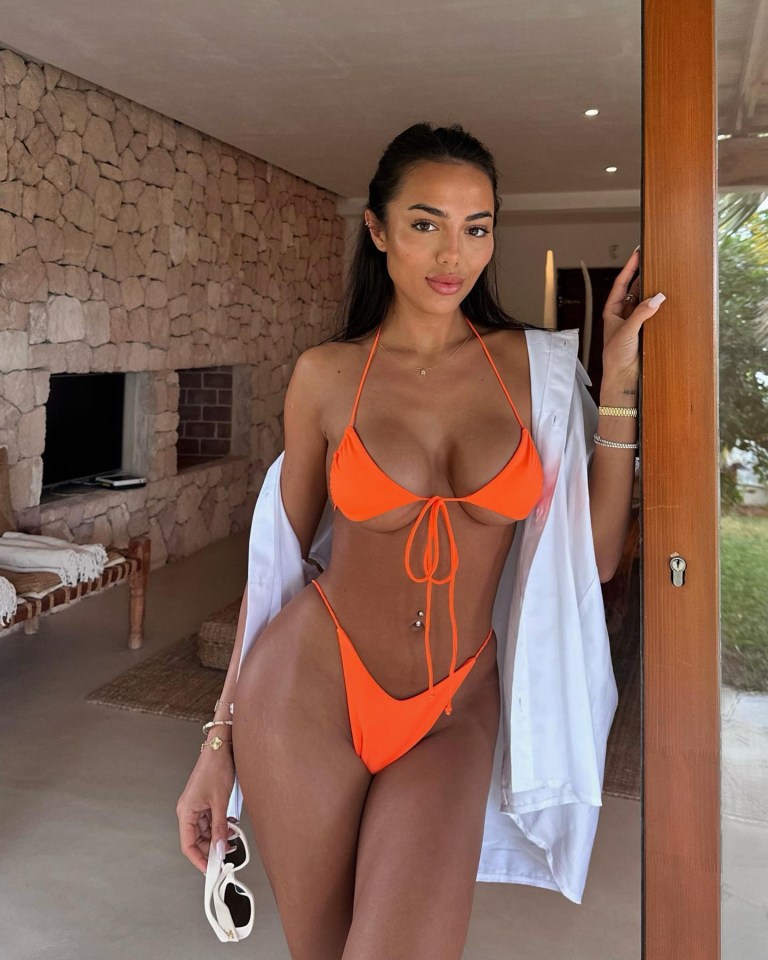 Arianna Ajtar looked red hot in her new bikini snaps