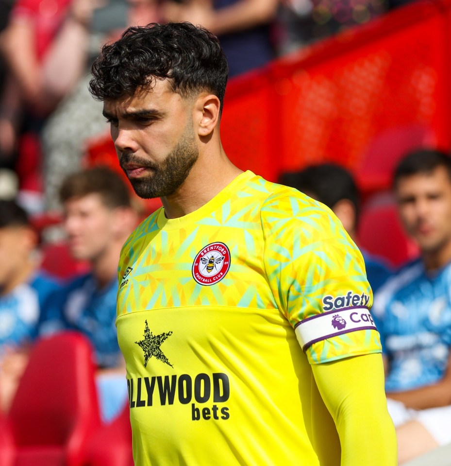 David Raya's agent has warned Brentford to lower his client's asking price