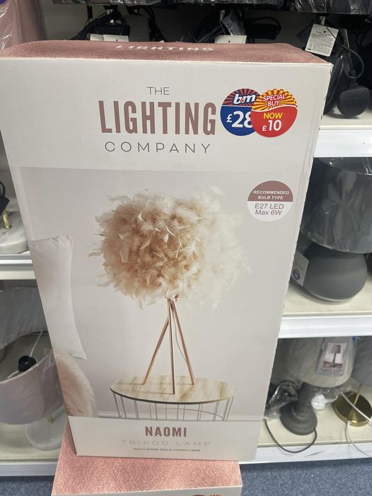 Shoppers have been rushing to B&M to buy a £10 lamp