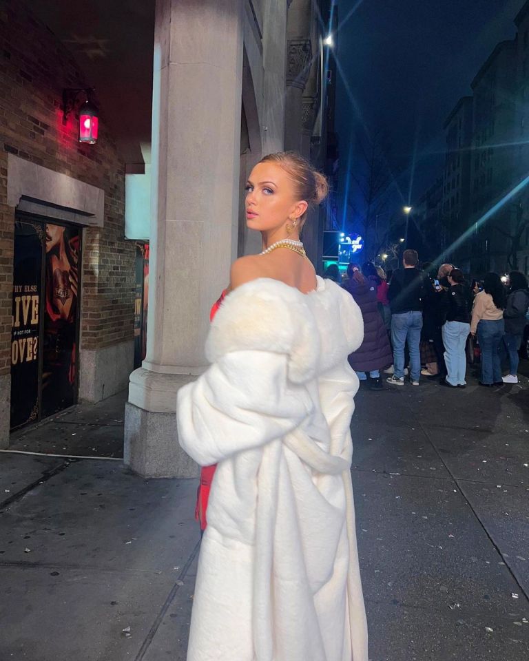 Maisie looked glam as she posed in New York City in a huge white fur jacket