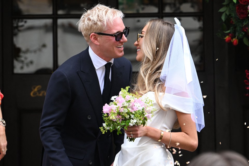 The couple looked incredibly happy as they walked out of the Kensington registry office