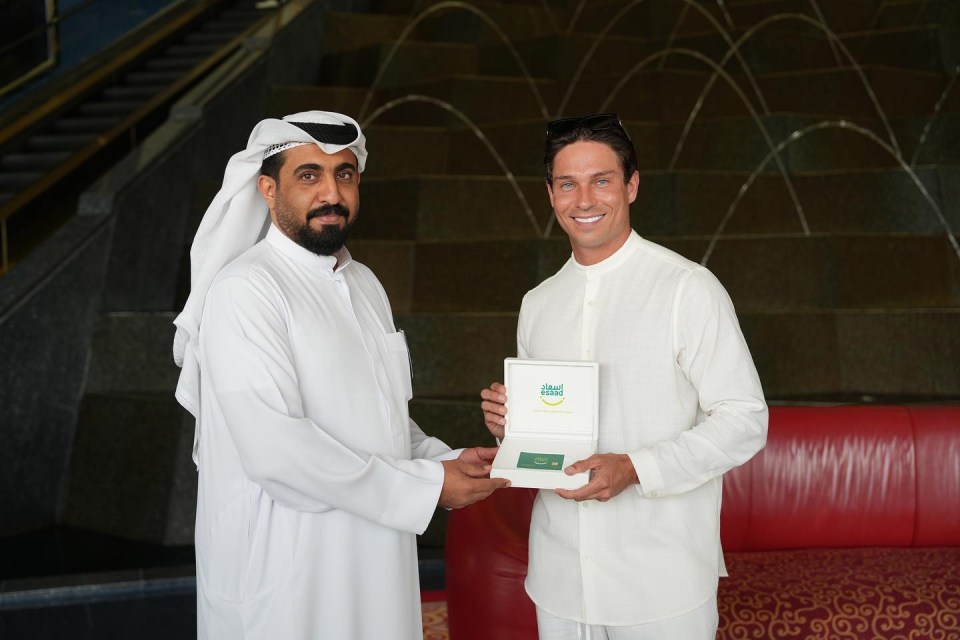 Joey was all smiles as he met officials in Dubai