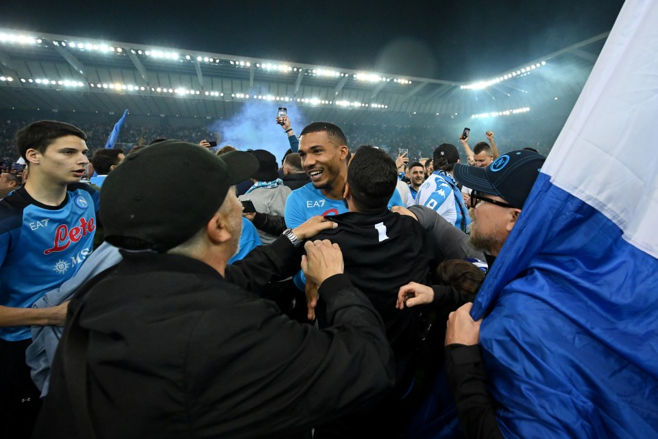 The players received a hero's reception from the supporters