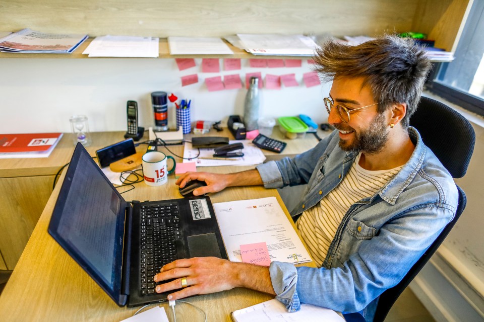 The physiotherapist warned that the wrong posture while working was also bad for the spine