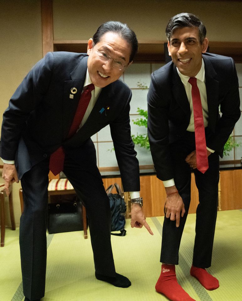 The PM wore red socks and a matching tie in a show of support for Fumio Kishida’s favourite baseball team