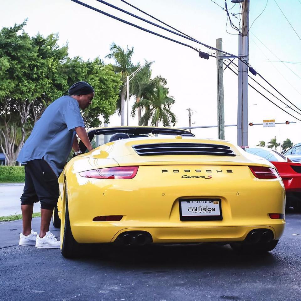 It is not known if Ronaldinho still owns his Porsche