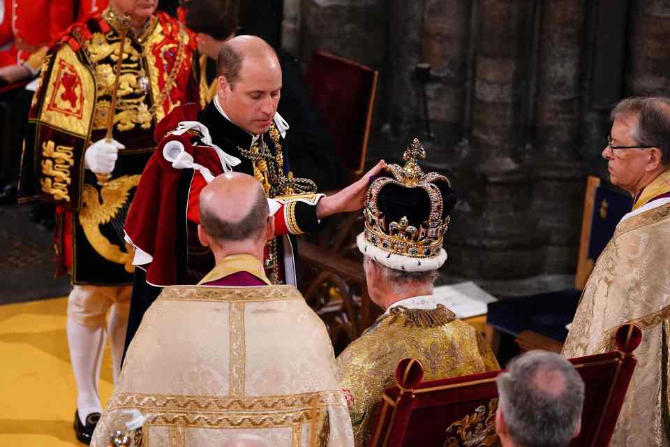 William touches the crown before kissing his father