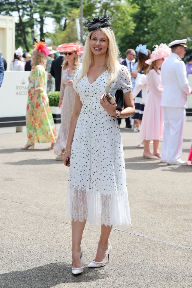 This guest looked pretty in a white and blue dotted dress