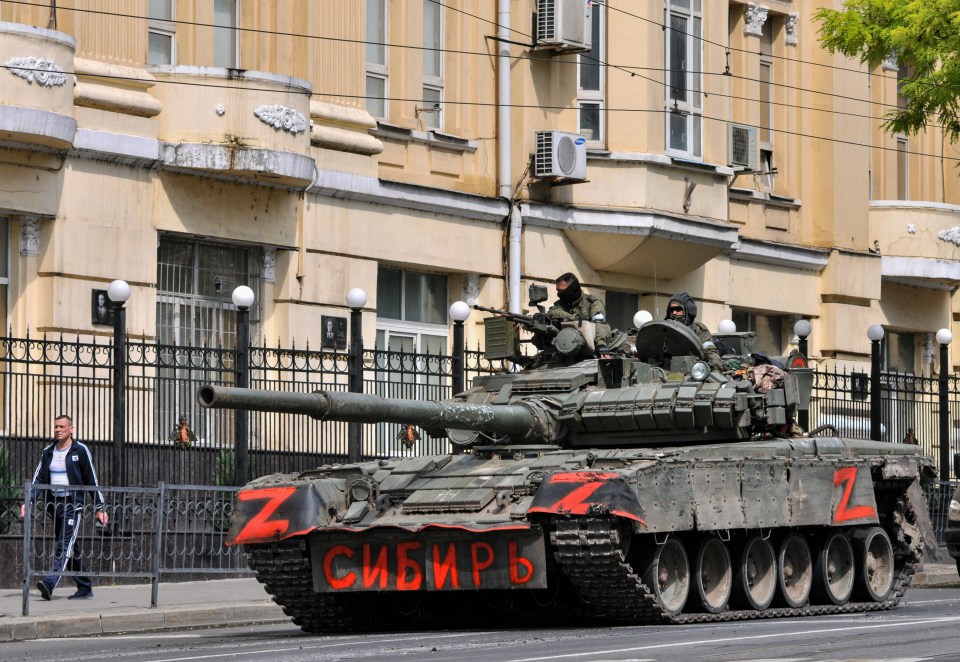 Tanks took over Rostov earlier today before Prigozhin withdrew his troops