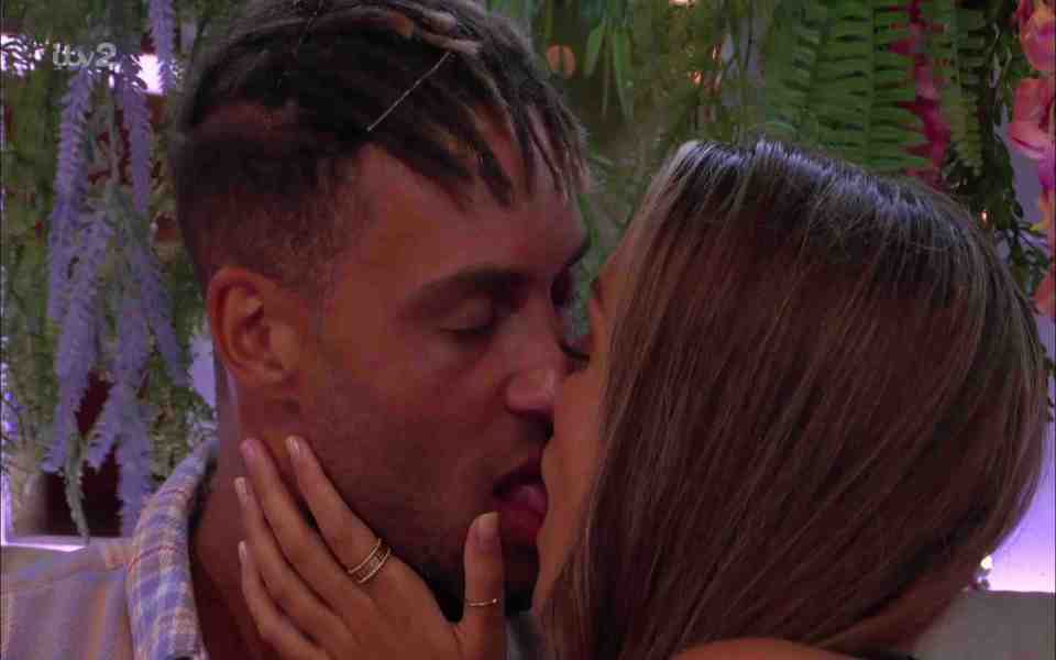 Viewers watched as Kady and Ouzy locked lips during Casa Amor with the pair later deciding to get together